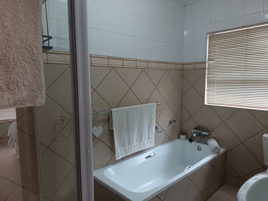 3 Bedroom Property for Sale in Roylglen Gardens Northern Cape